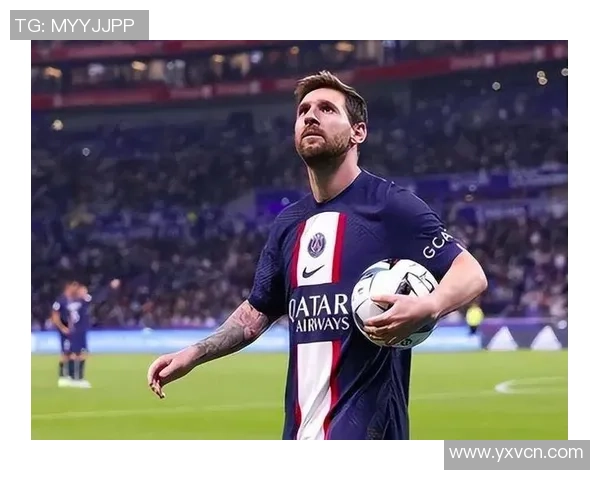 身穿蓝色球服的足球巨星是谁 他在赛场上的表现让人热血沸腾